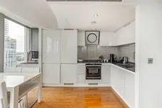 Landmark East Tower, E14 photo 3