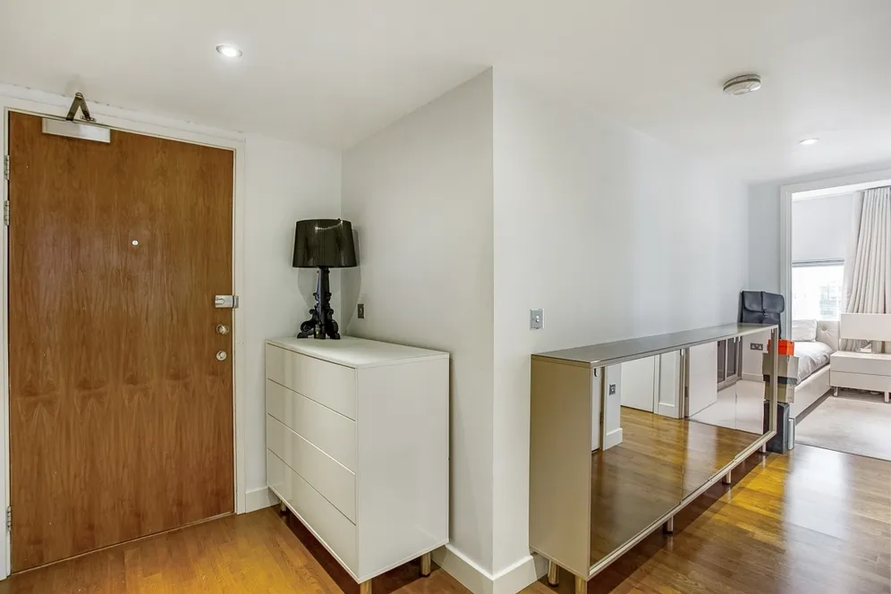 Landmark East Tower, E14 photo 17