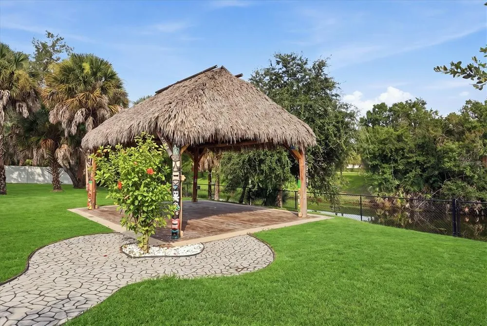 281 Pembroke Dr, Port Charlotte, FL 33954