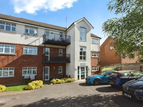 Hawkes Court, CHESHAMphoto