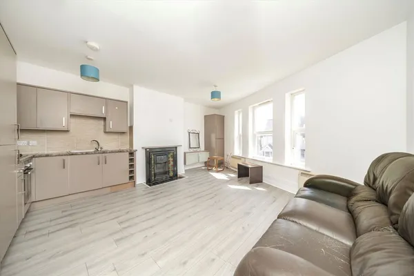 Waldegrave Road, Teddington, TW11 photo 2