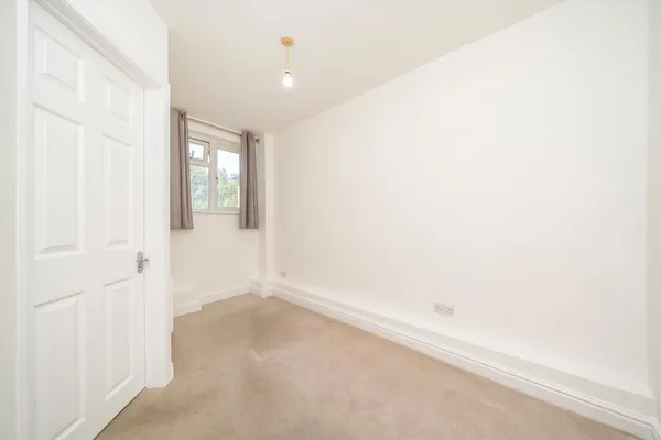 Waldegrave Road, Teddington, TW11 photo 4
