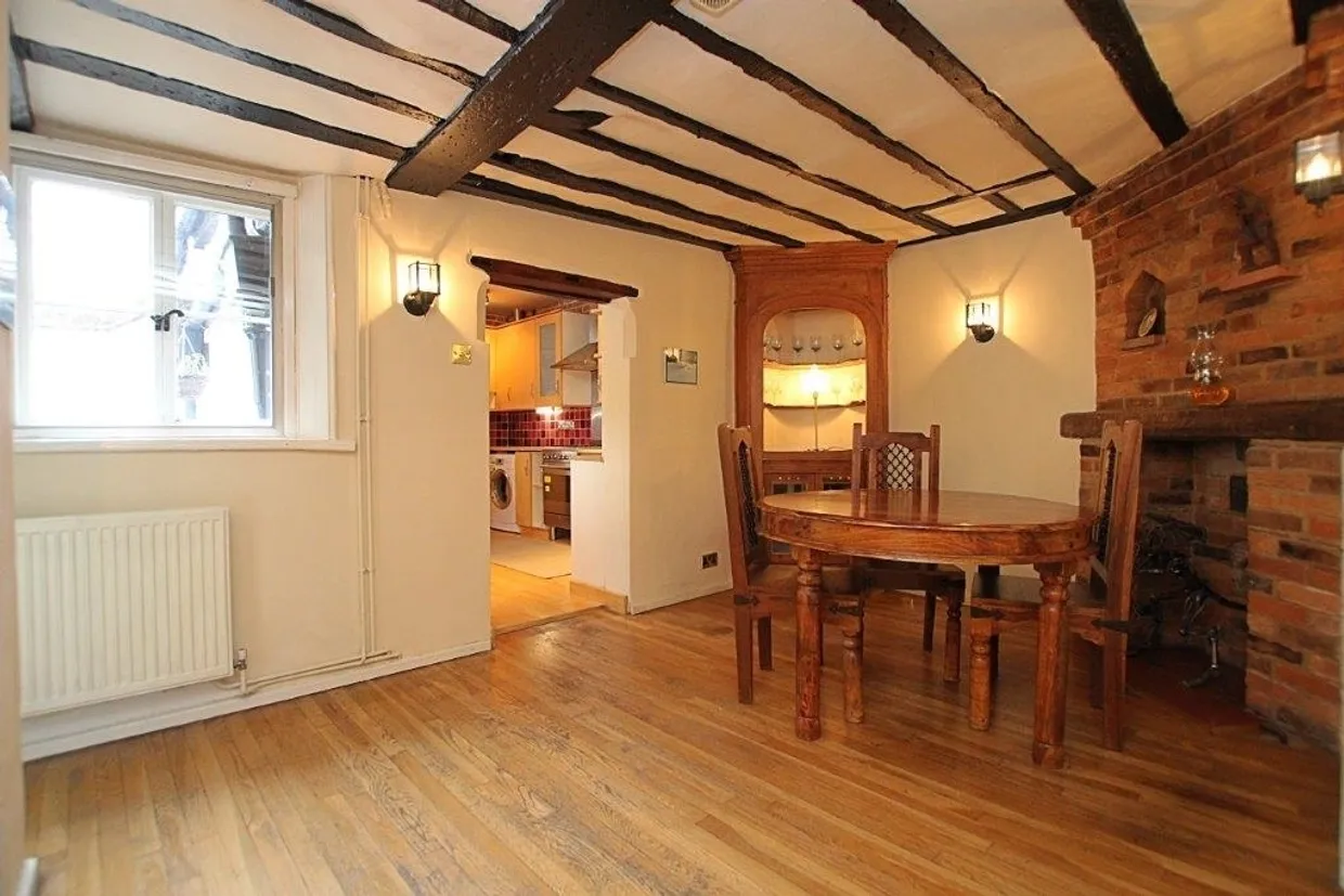 Holywell Hill St. Albans AL1 photo 2