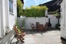 Holywell Hill St. Albans AL1 photo 8