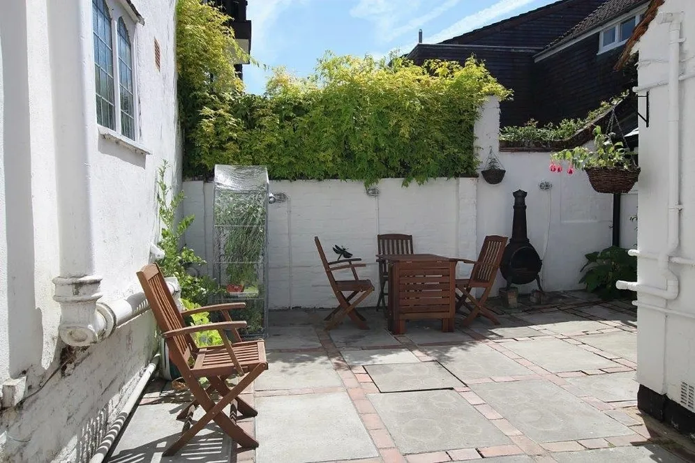 Holywell Hill St. Albans AL1 photo 8