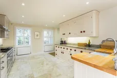 High Street Bletchingley RH1 photo 9