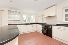 Midway Walton-On-Thames KT12 photo 6