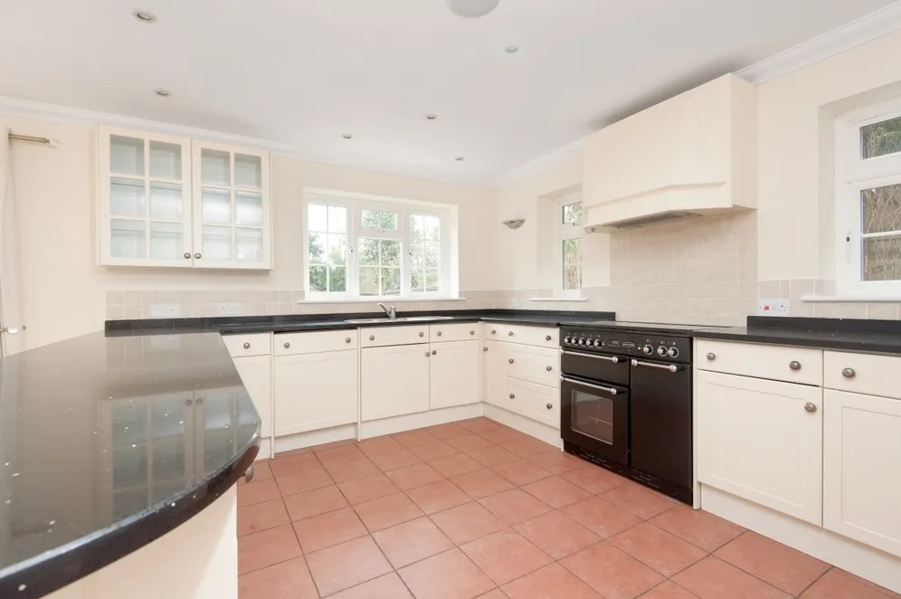 Midway Walton-On-Thames KT12 photo 6