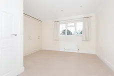 Midway Walton-On-Thames KT12 photo 8