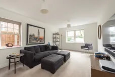 Walnut Close Harpenden AL5 photo 2