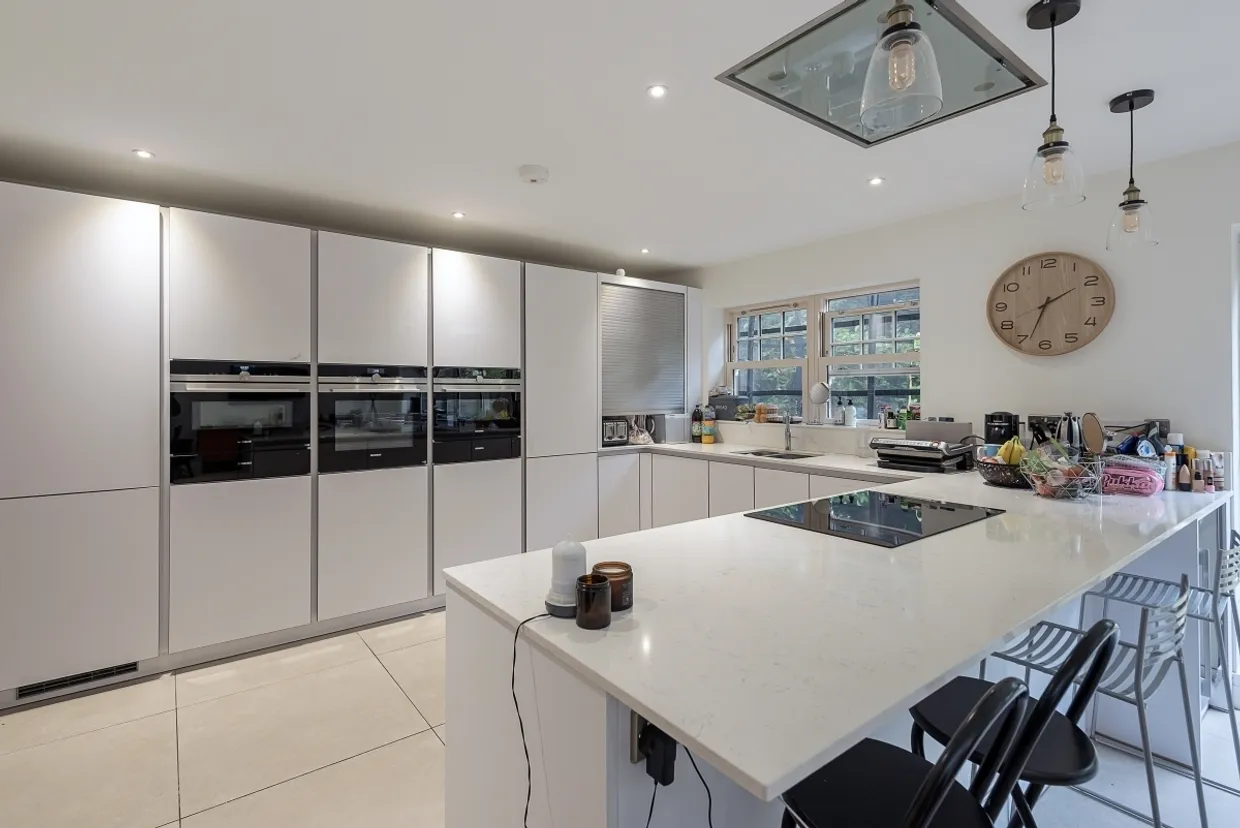 Walnut Close Harpenden AL5 photo 3