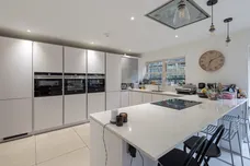 Walnut Close Harpenden AL5 photo 3
