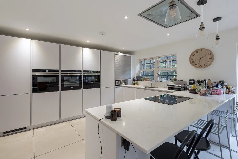 Walnut Close Harpenden AL5 photo 3