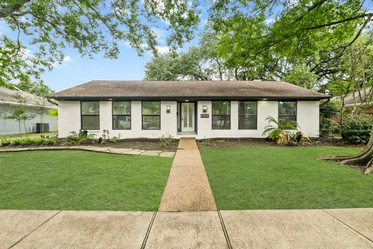 5510 Braesvalley Dr, Houston, TX 77096-3002
