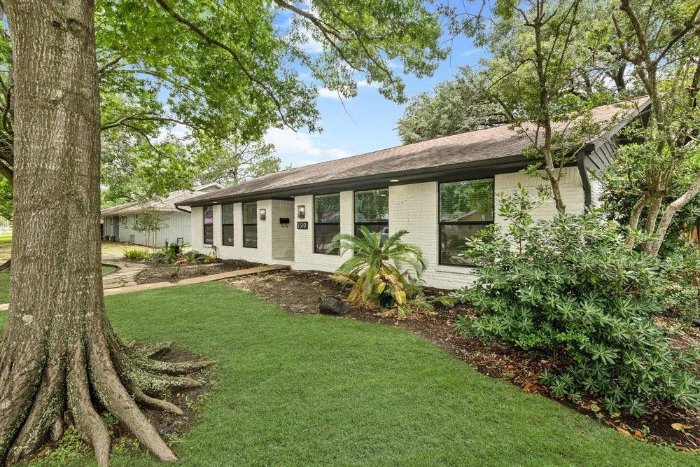 5510 Braesvalley Dr, Houston, TX 77096-3002