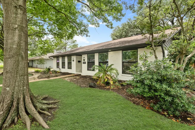 5510 Braesvalley Dr, Houston, TX 77096-3002