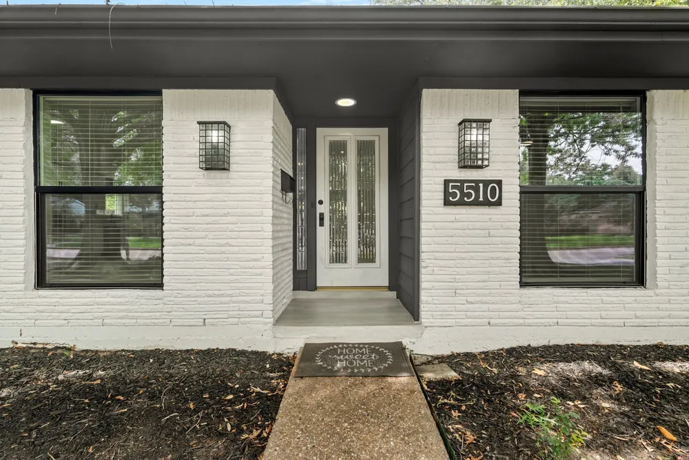 5510 Braesvalley Dr, Houston, TX 77096-3002