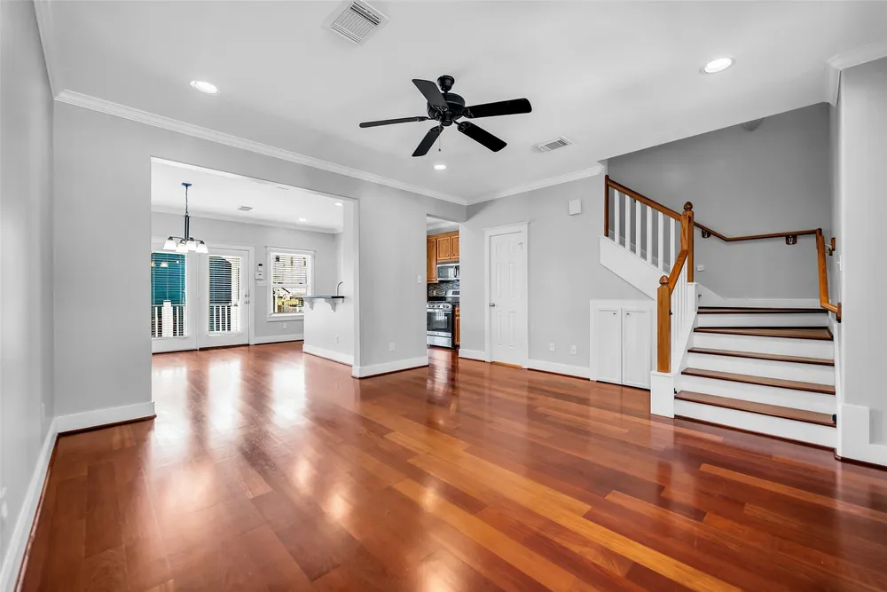 1029 W 15th 1/2 St, Houston, TX 77008