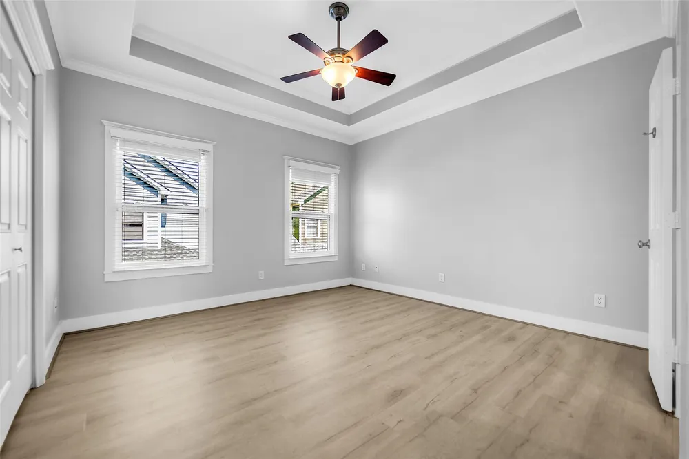 1029 W 15th 1/2 St, Houston, TX 77008