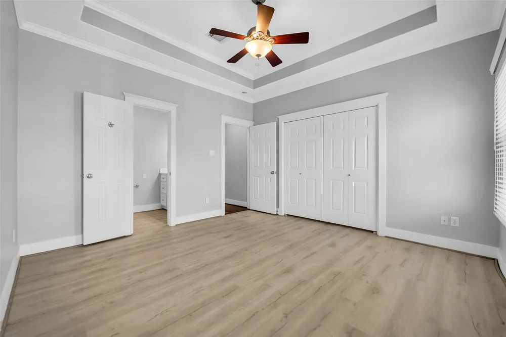 1029 W 15th 1/2 St, Houston, TX 77008