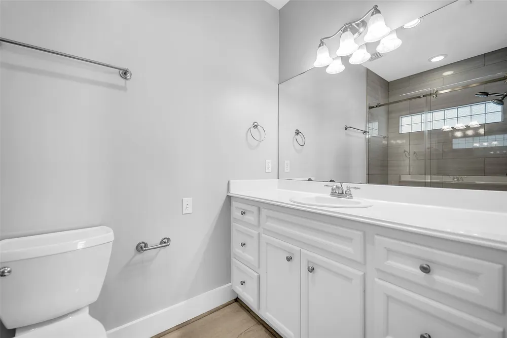 1029 W 15th 1/2 St, Houston, TX 77008