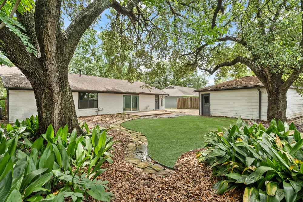 5510 Braesvalley Dr, Houston, TX 77096-3002