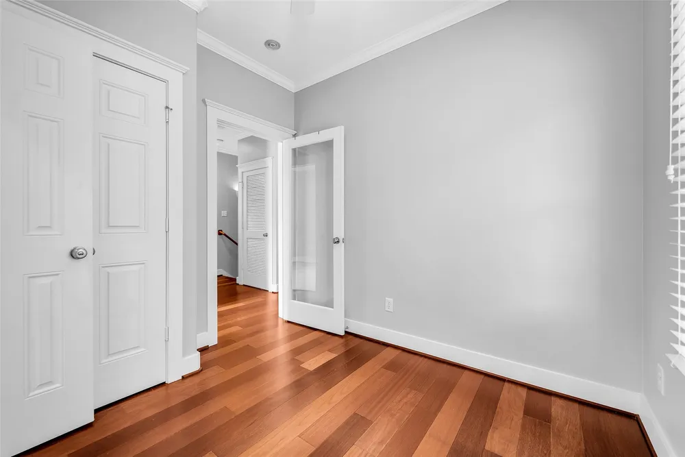 1029 W 15th 1/2 St, Houston, TX 77008