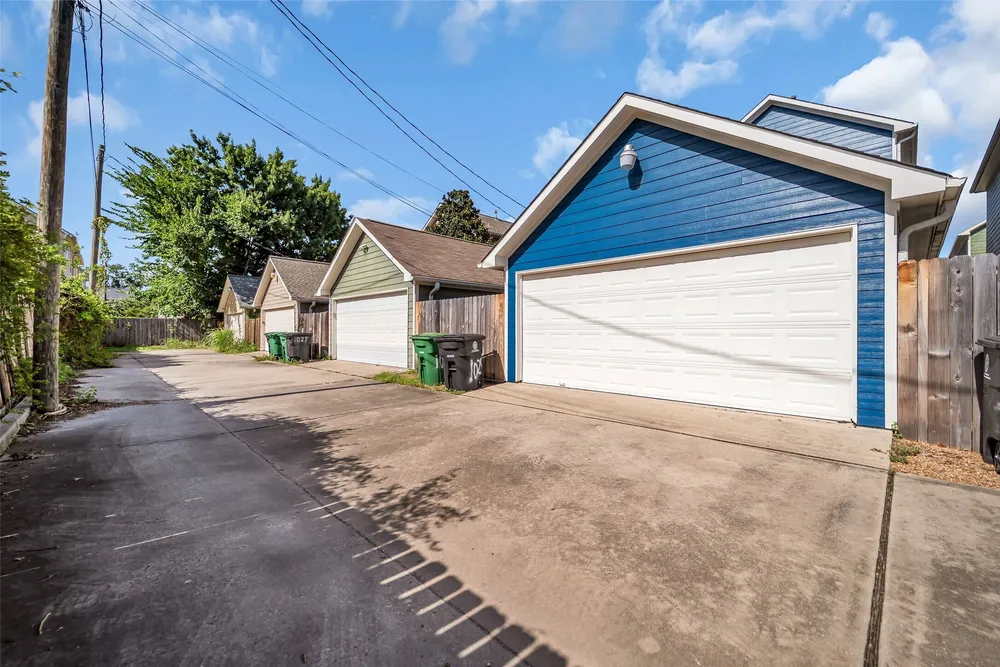 1029 W 15th 1/2 St, Houston, TX 77008
