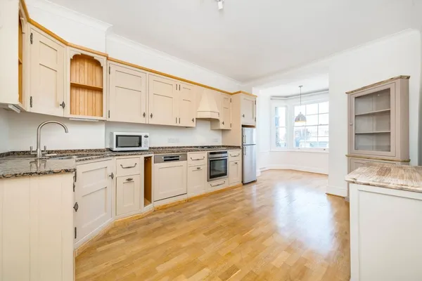 St. George's Drive, London, SW1V photo 2