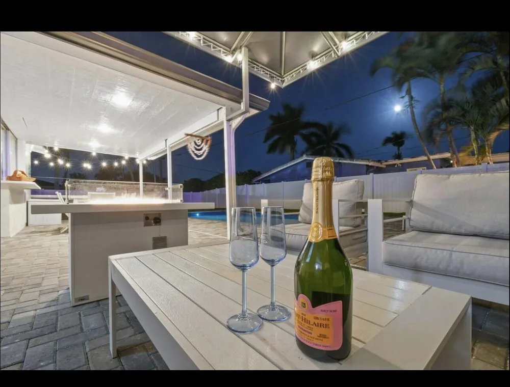 5040 NE 22nd Ave, Lighthouse Point, FL 33064