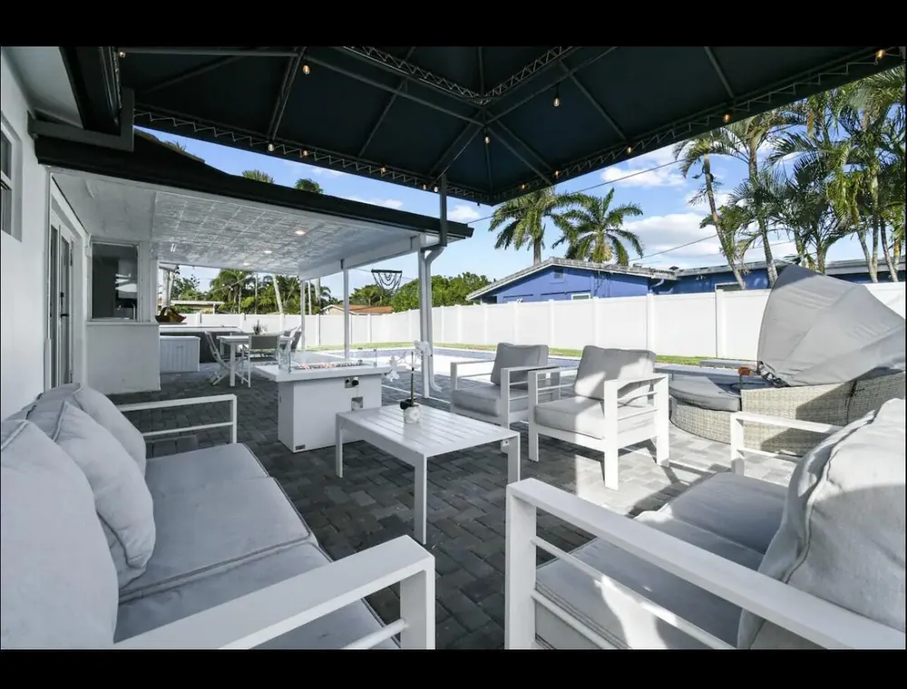5040 NE 22nd Ave, Lighthouse Point, FL 33064