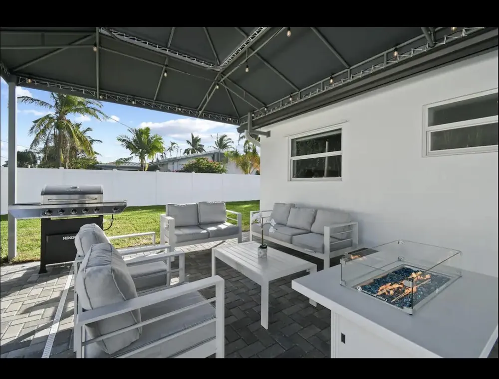 5040 NE 22nd Ave, Lighthouse Point, FL 33064