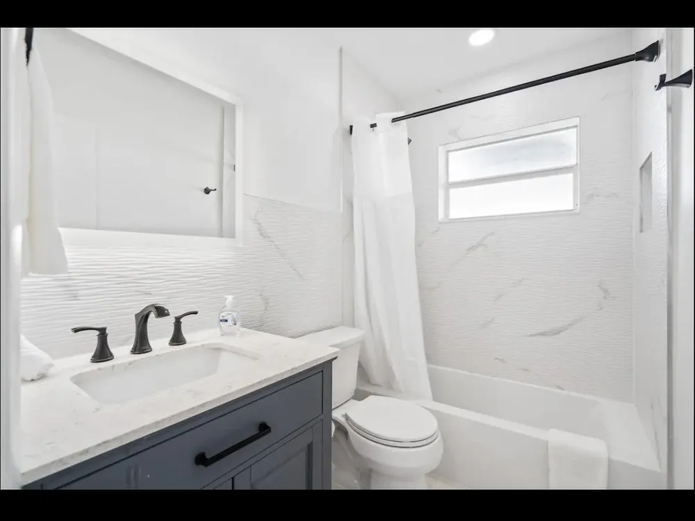 5040 NE 22nd Ave, Lighthouse Point, FL 33064