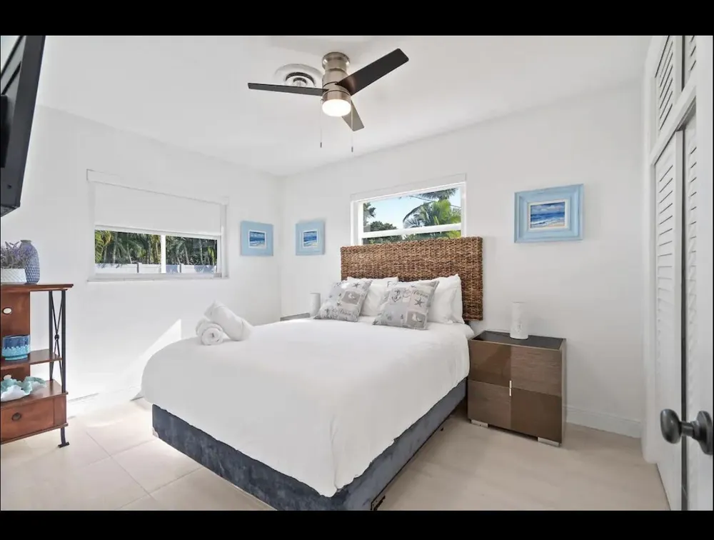 5040 NE 22nd Ave, Lighthouse Point, FL 33064