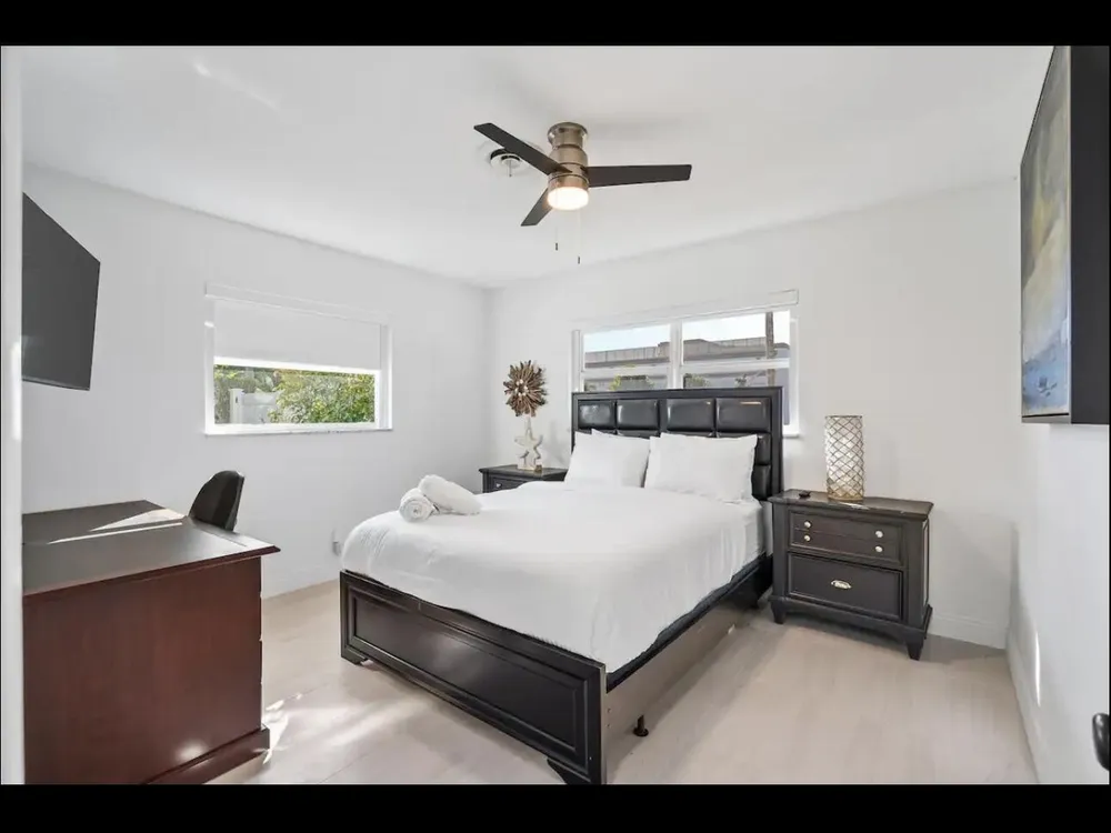 5040 NE 22nd Ave, Lighthouse Point, FL 33064