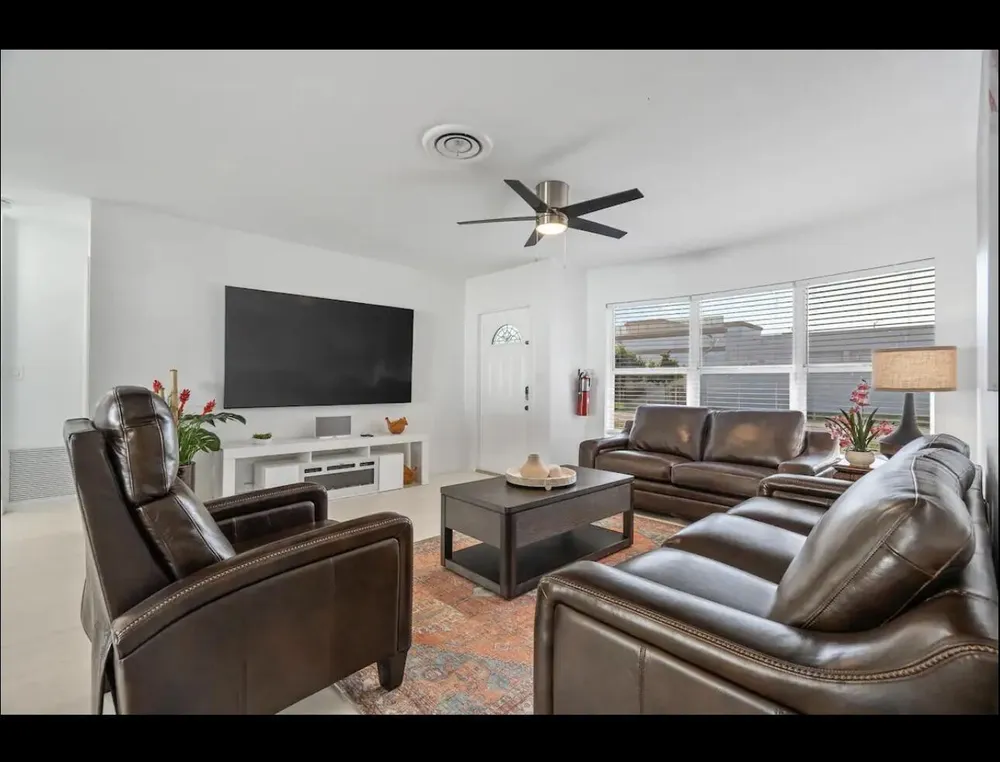 5040 NE 22nd Ave, Lighthouse Point, FL 33064