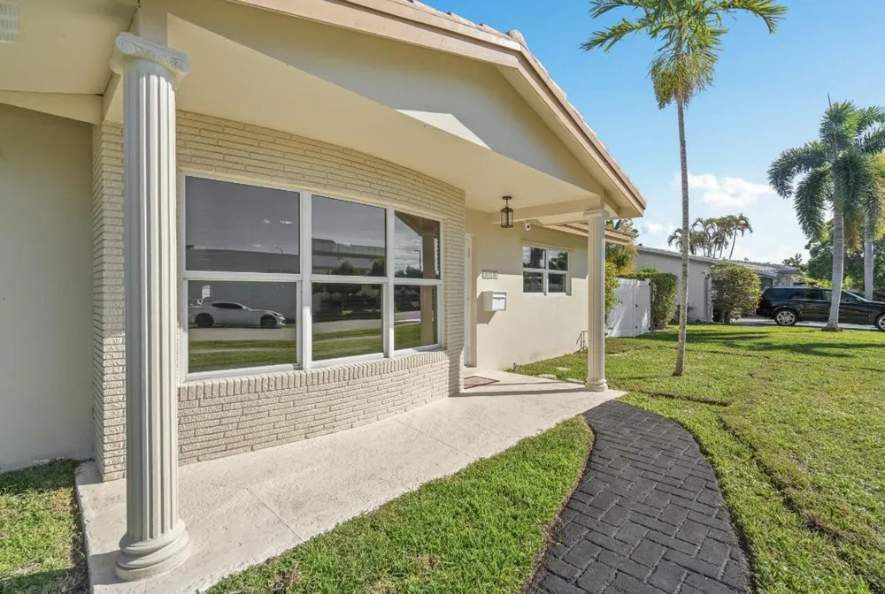 5040 NE 22nd Ave, Lighthouse Point, FL 33064