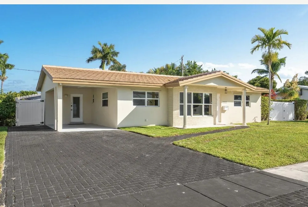 5040 NE 22nd Ave, Lighthouse Point, FL 33064
