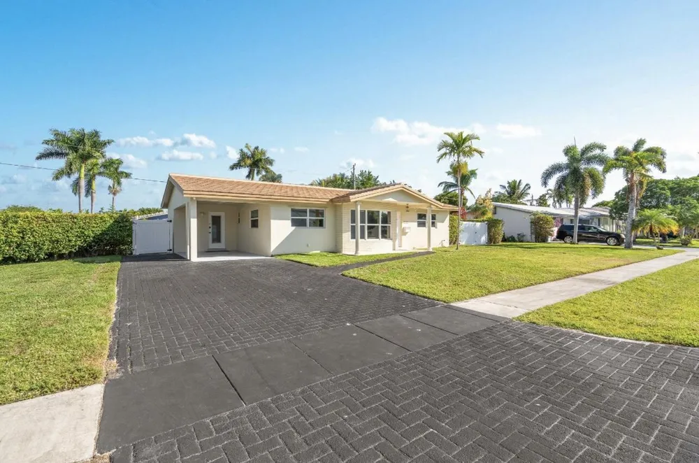 5040 NE 22nd Ave, Lighthouse Point, FL 33064
