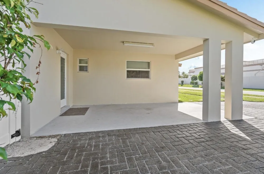 5040 NE 22nd Ave, Lighthouse Point, FL 33064