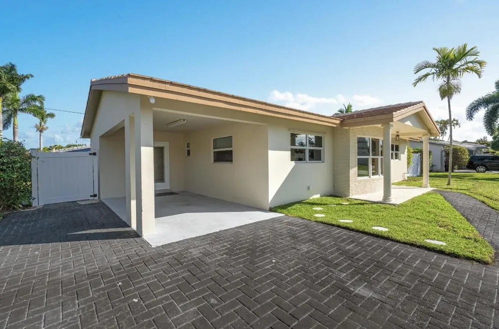 5040 NE 22nd Ave, Lighthouse Point, FL 33064