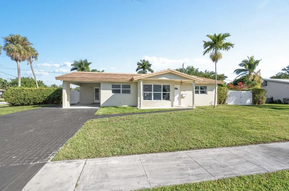 5040 NE 22nd Ave, Lighthouse Point, FL 33064