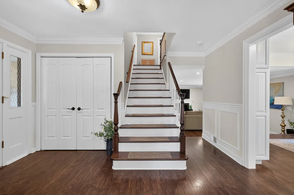 1206 Aberdeen Rd, Inverness, IL 60067