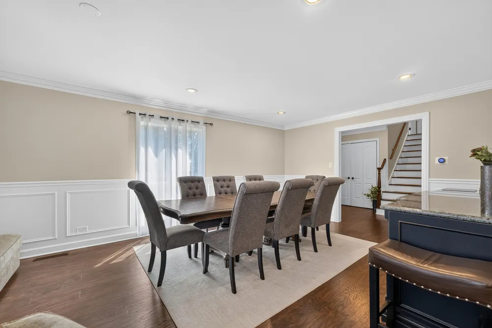 1206 Aberdeen Rd, Inverness, IL 60067