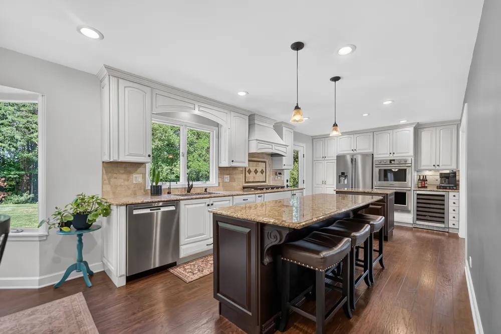 1206 Aberdeen Rd, Inverness, IL 60067