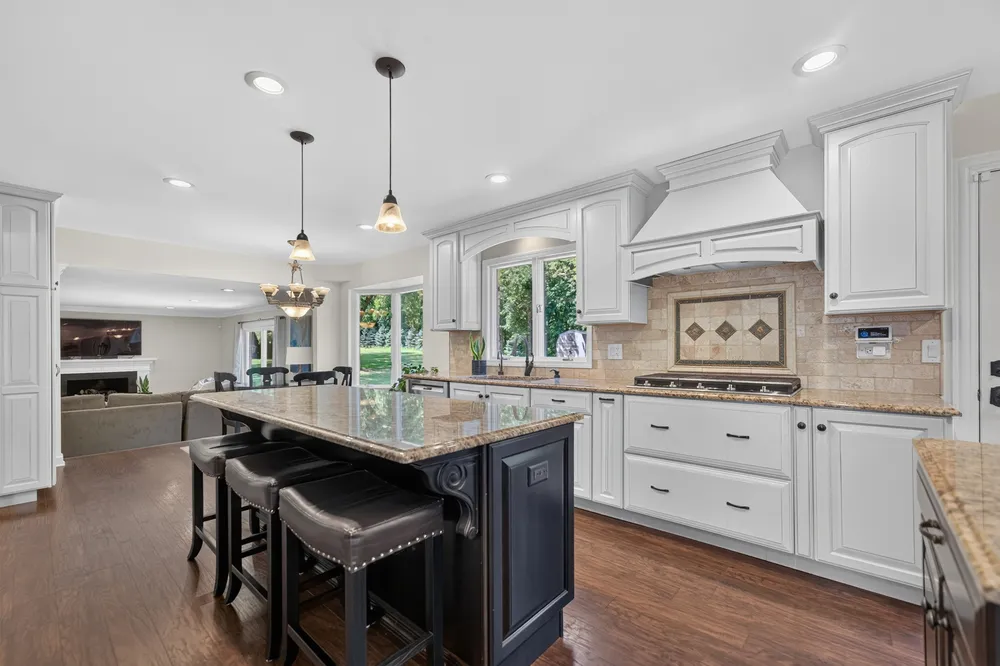 1206 Aberdeen Rd, Inverness, IL 60067