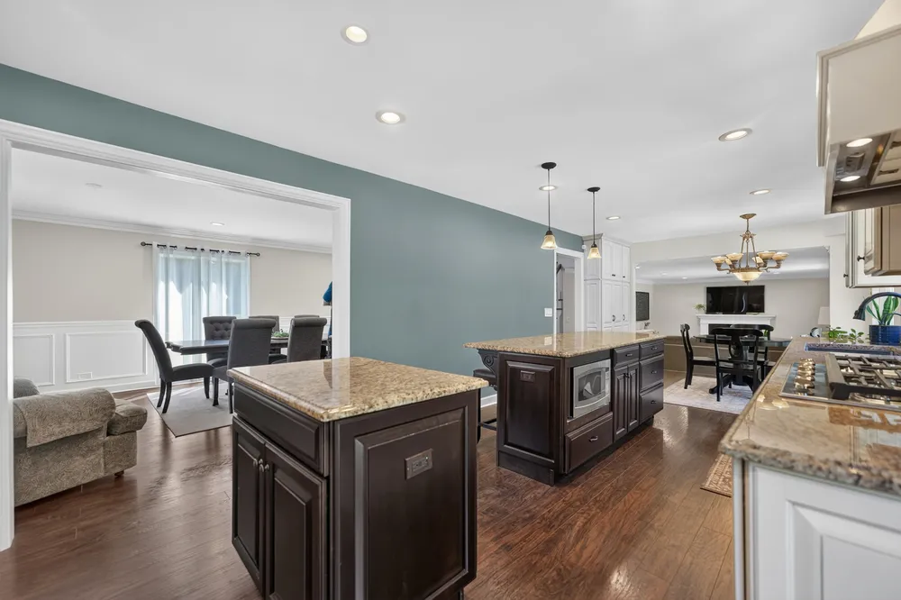 1206 Aberdeen Rd, Inverness, IL 60067