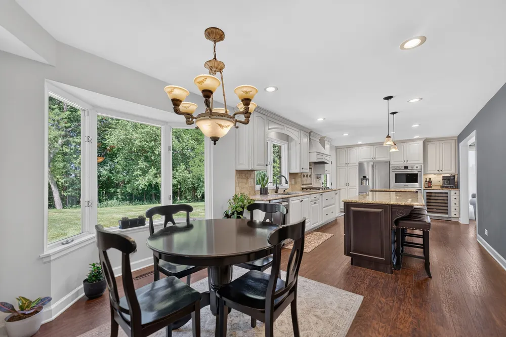 1206 Aberdeen Rd, Inverness, IL 60067