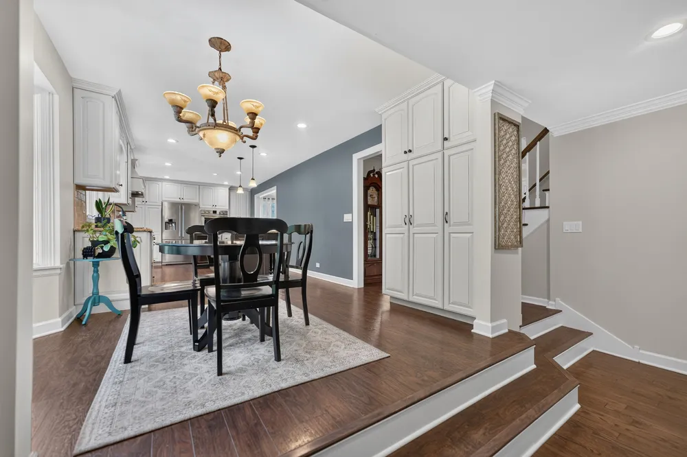 1206 Aberdeen Rd, Inverness, IL 60067