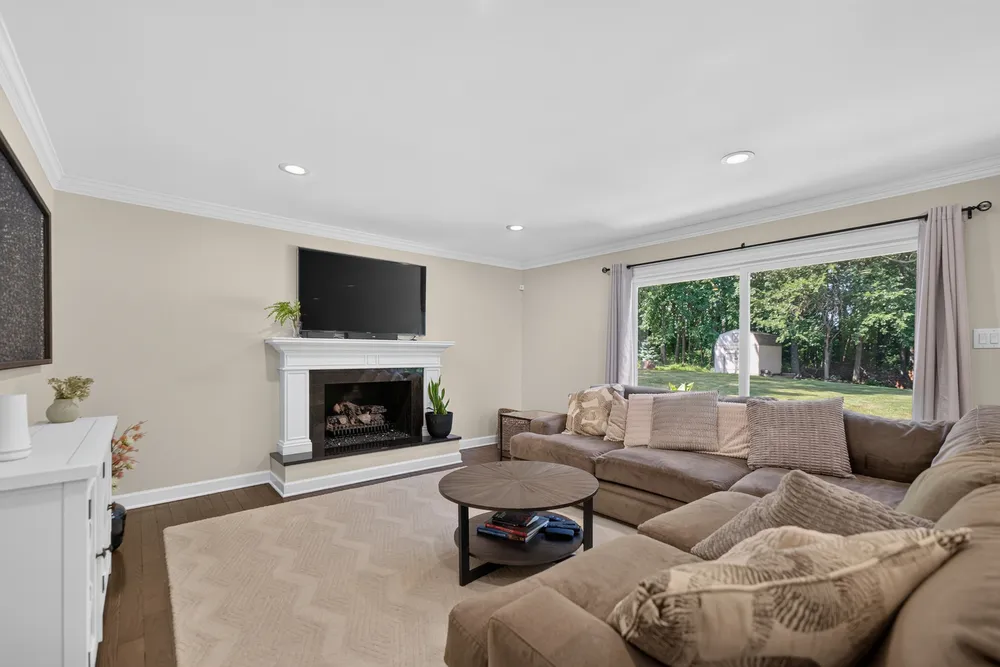 1206 Aberdeen Rd, Inverness, IL 60067